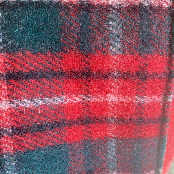 NWT Patrick Kins Woolen Deluxe Company Plaid Red Green White Pocket Scarf - Picture 6 of 8